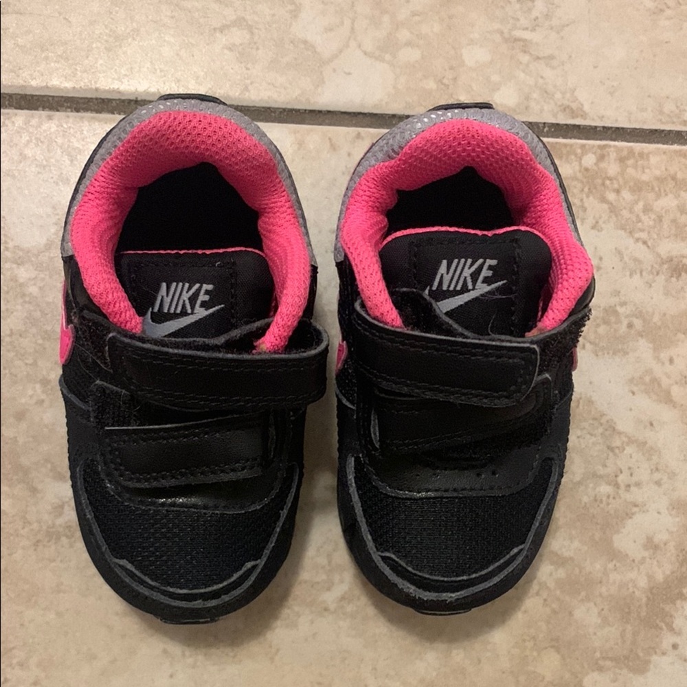 Toddler Nike Black and Pink Velcro Sneakers sz 4C